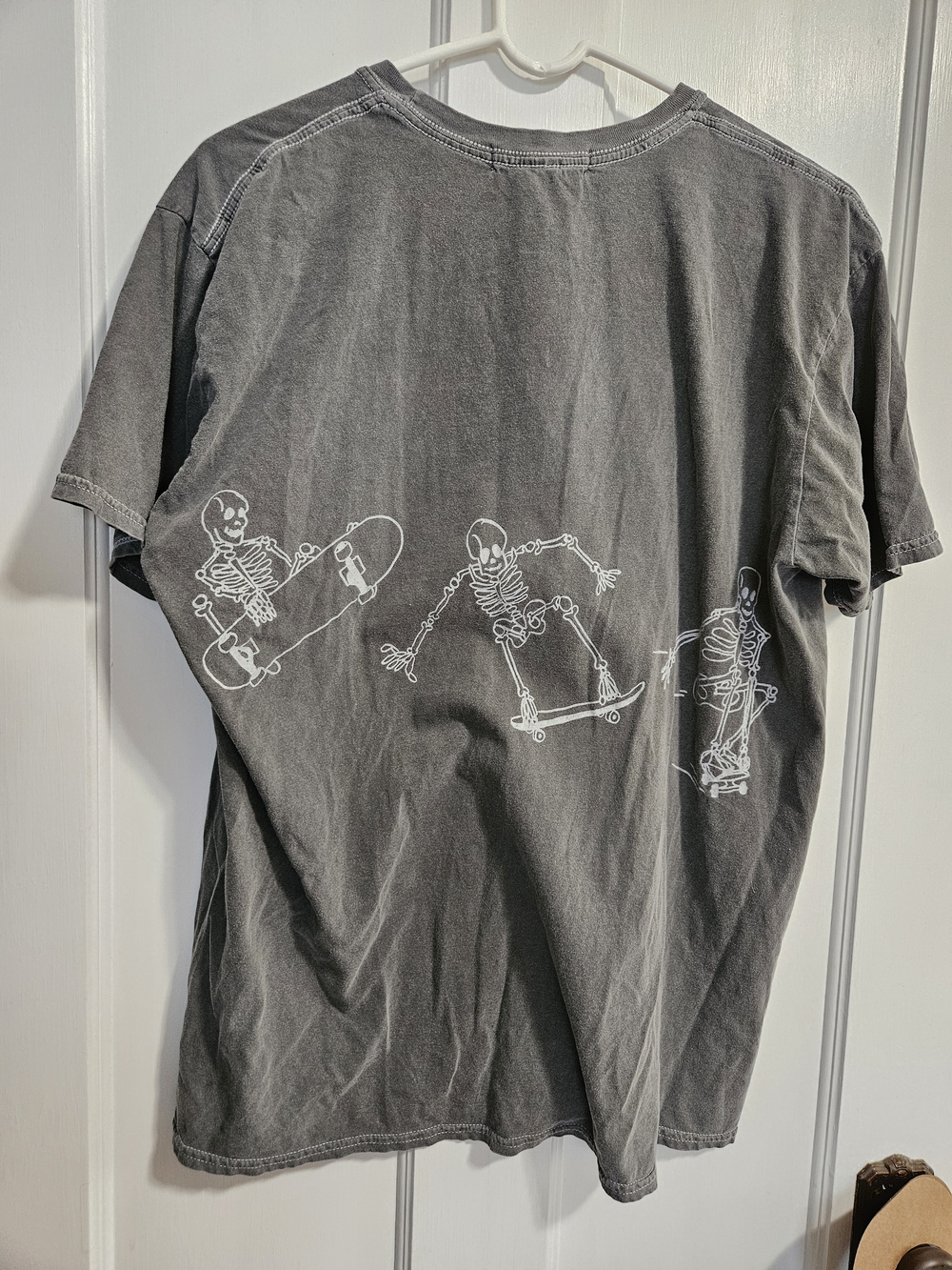 Urban Outfitters Gray Graphic Skeleton Skateboard Tee - Picture 4 of 5
